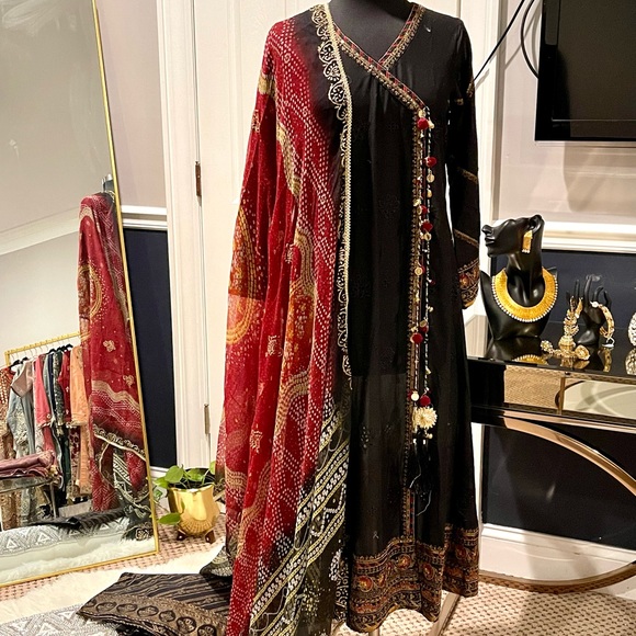 Noor by Sadia brand new luxury lawn collection - Picture 3 of 3